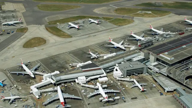 UK Air Traffic Control Failure Strands Thousands: What Passengers Need to Know