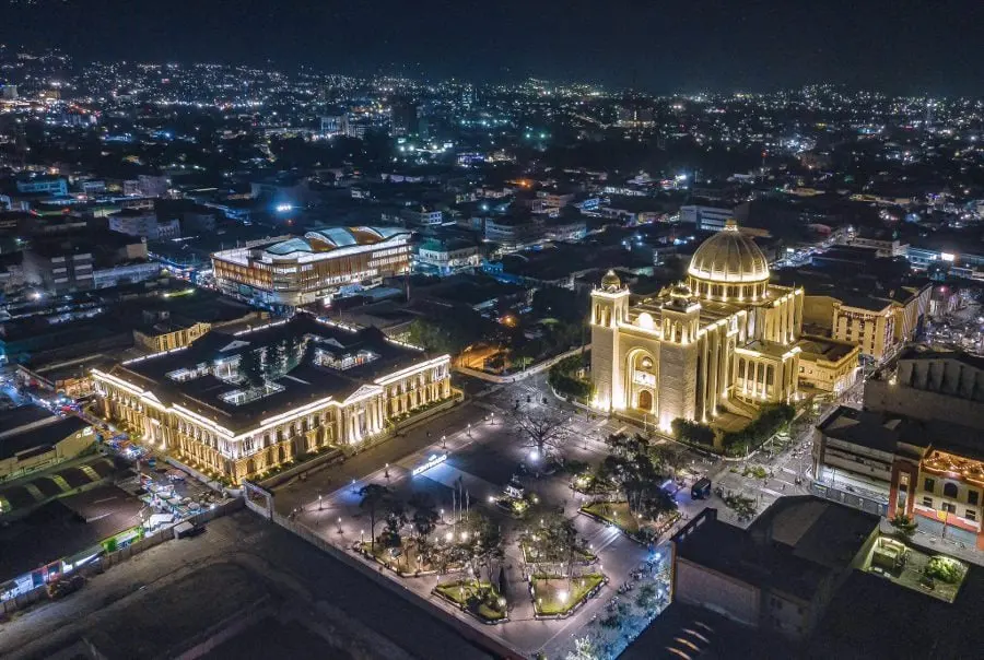 San Salvador's Historic District: Plazas, Pupusas and a Stained-Glass Concrete Church
