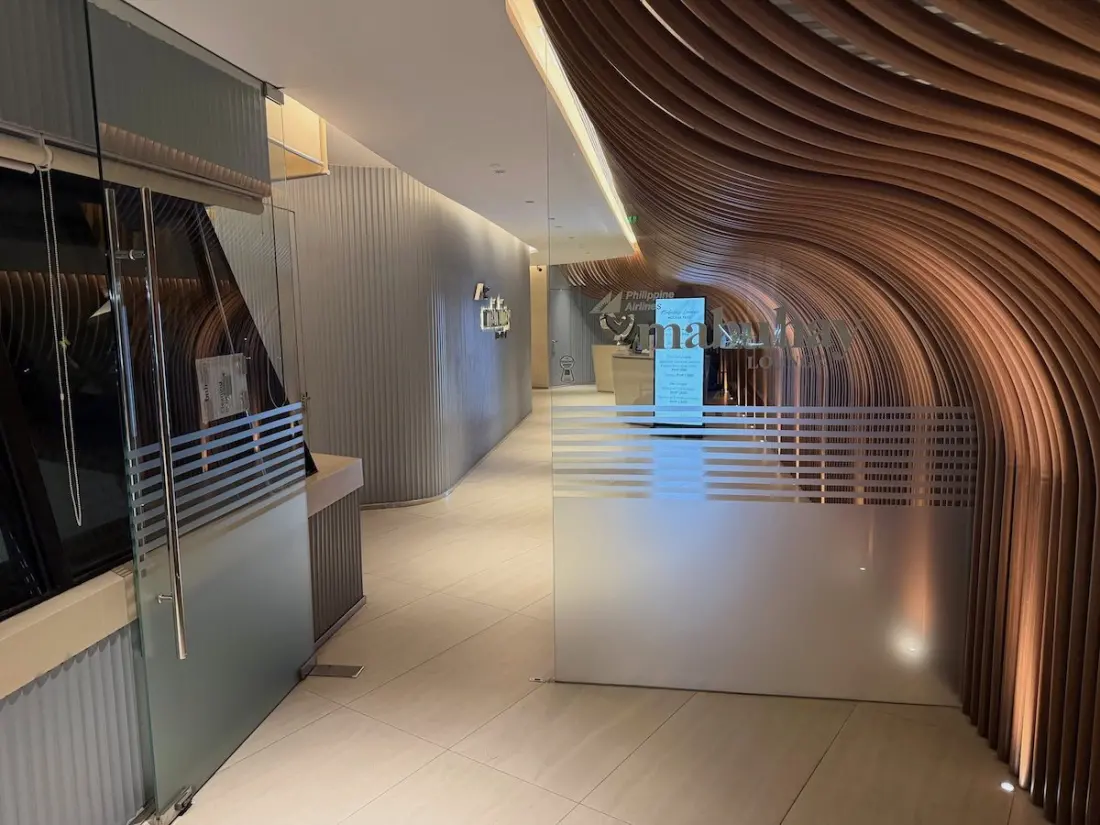 Manila's Philippine Airlines Mabuhay Lounge: New, Big, and the Wi-Fi Won't Take Your Laptop