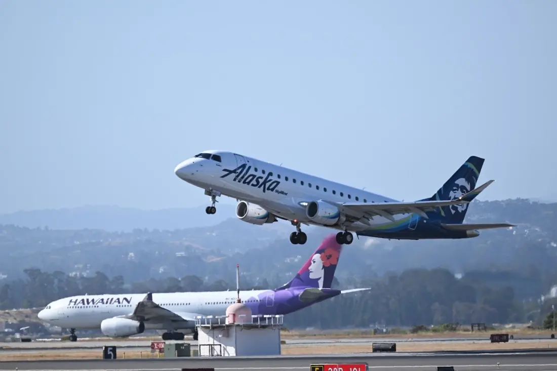 Atmos Ascent vs. Summit: Alaska and Hawaiian flyers now have a real choice to make