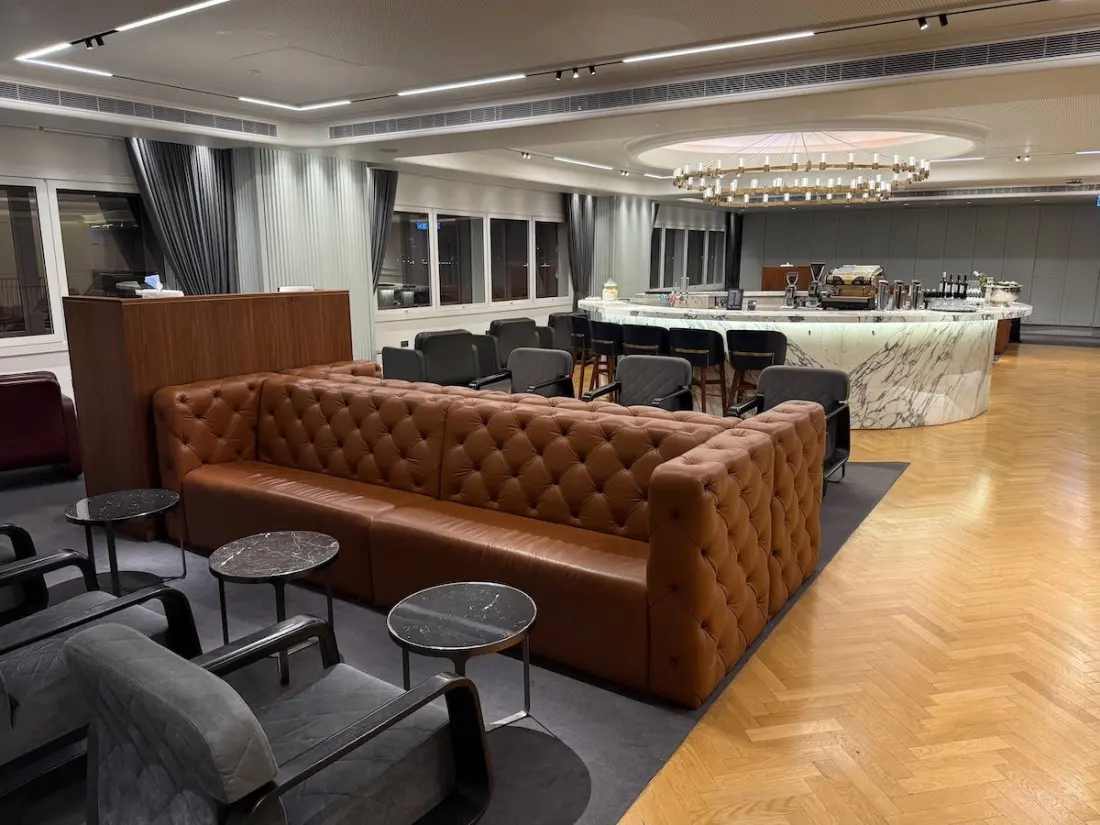 Turned Away in Ugg Boots: How Qantas' Lounge Dress Code Actually Works