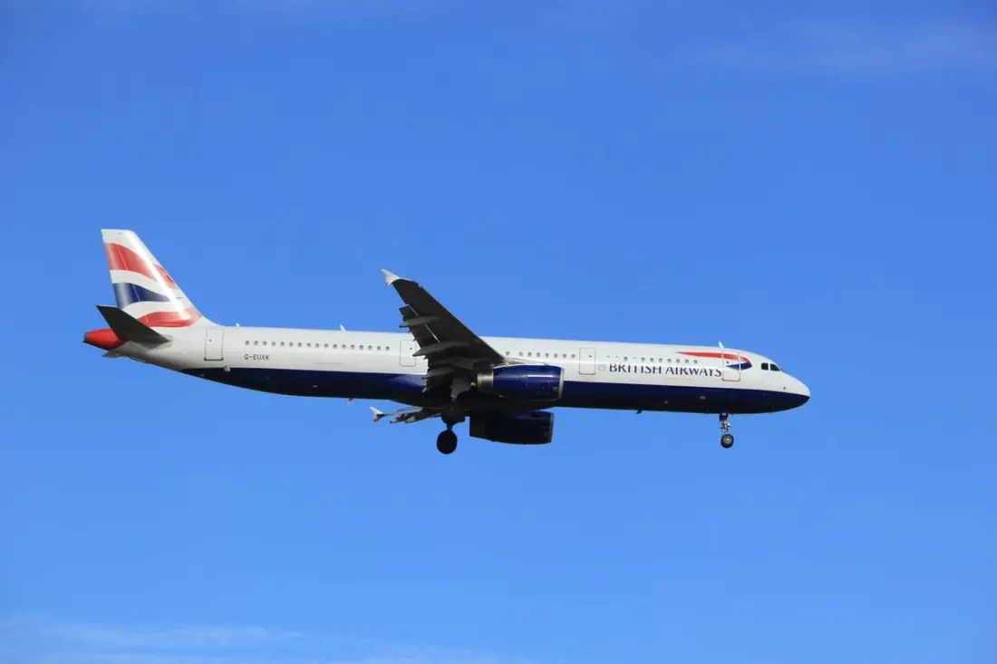 BA flight to Faro turns back over cracked cabin window