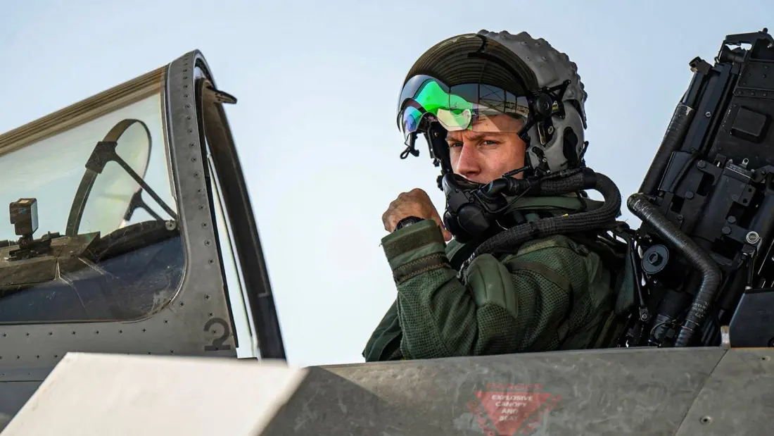 10-Hour Cockpit Shifts: The Science Behind Keeping Fighter Pilots Awake Over the Pacific