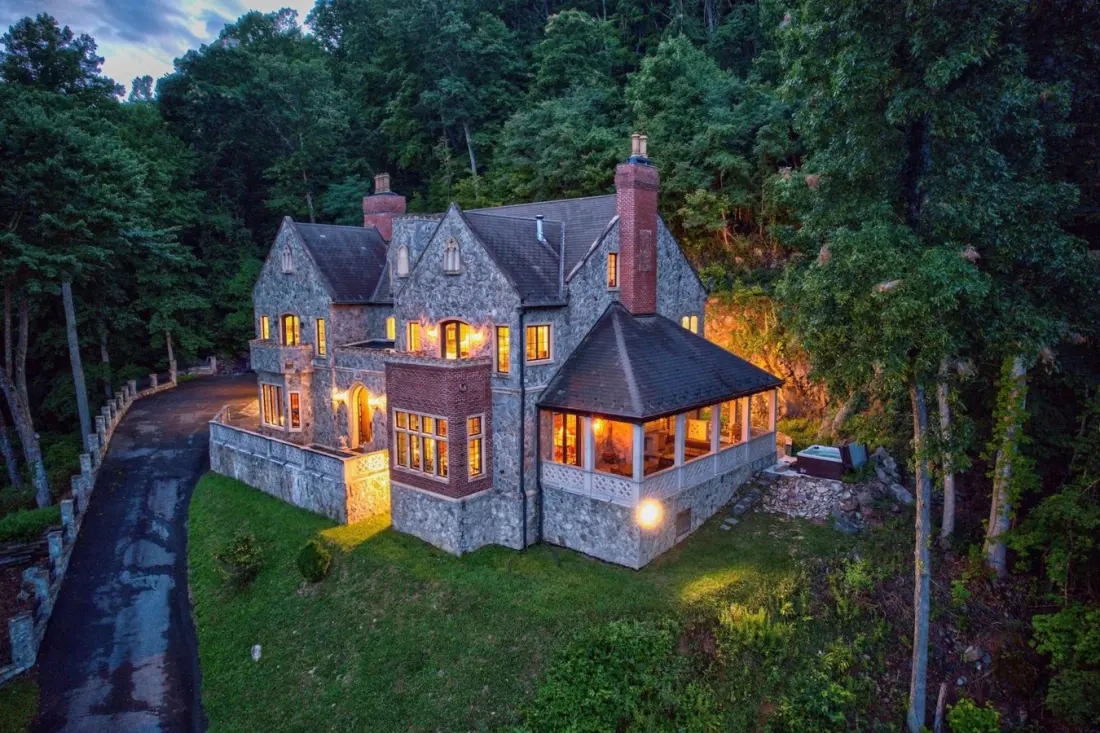 Castles, treehouses and a WWII plane: vacation rentals you can book with hotel points