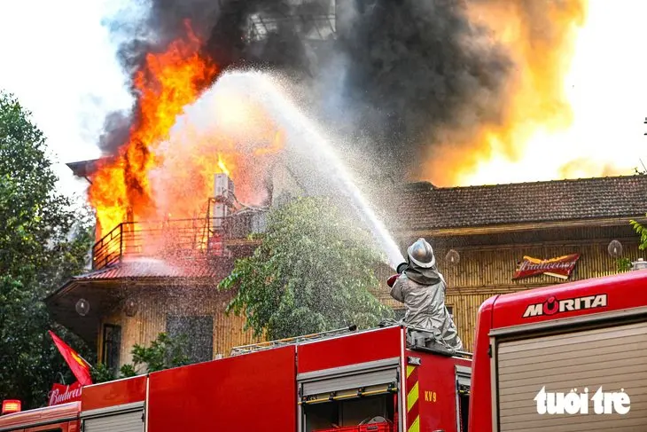 Fire Guts Hanoi Restaurant on Tang Bat Ho Street — Everyone Gets Out Safely