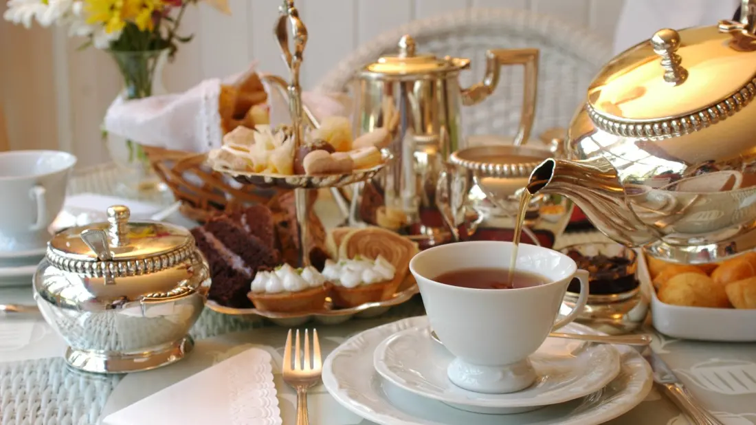 Afternoon Tea in England: Five Etiquette Mistakes Tourists Make Before Their Tea Even Cools