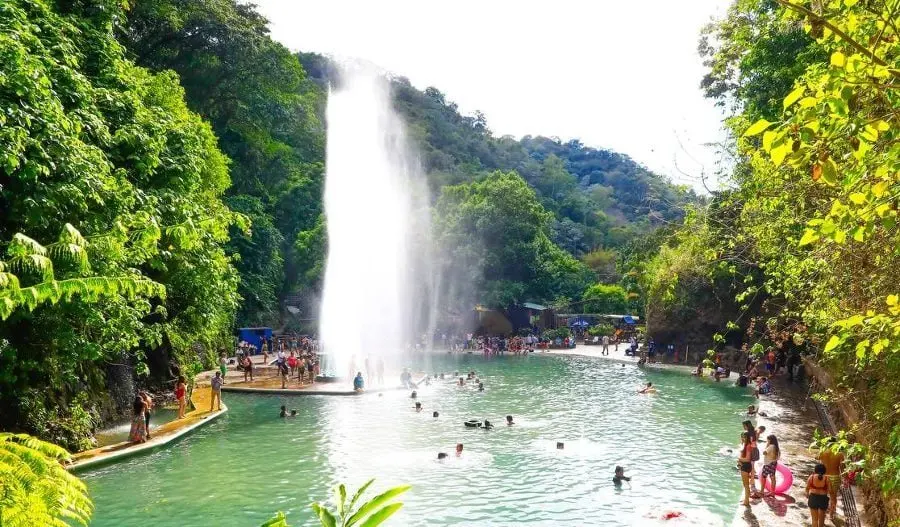 El Salvador's ISTU Parks: Where Locals Go to Swim on a Sunday