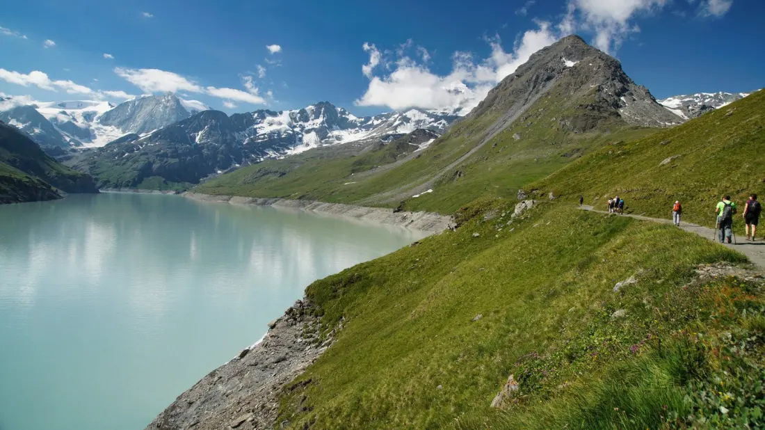 Lac des Dix: Switzerland's Turquoise Giant Hidden Behind Europe's Tallest Dam