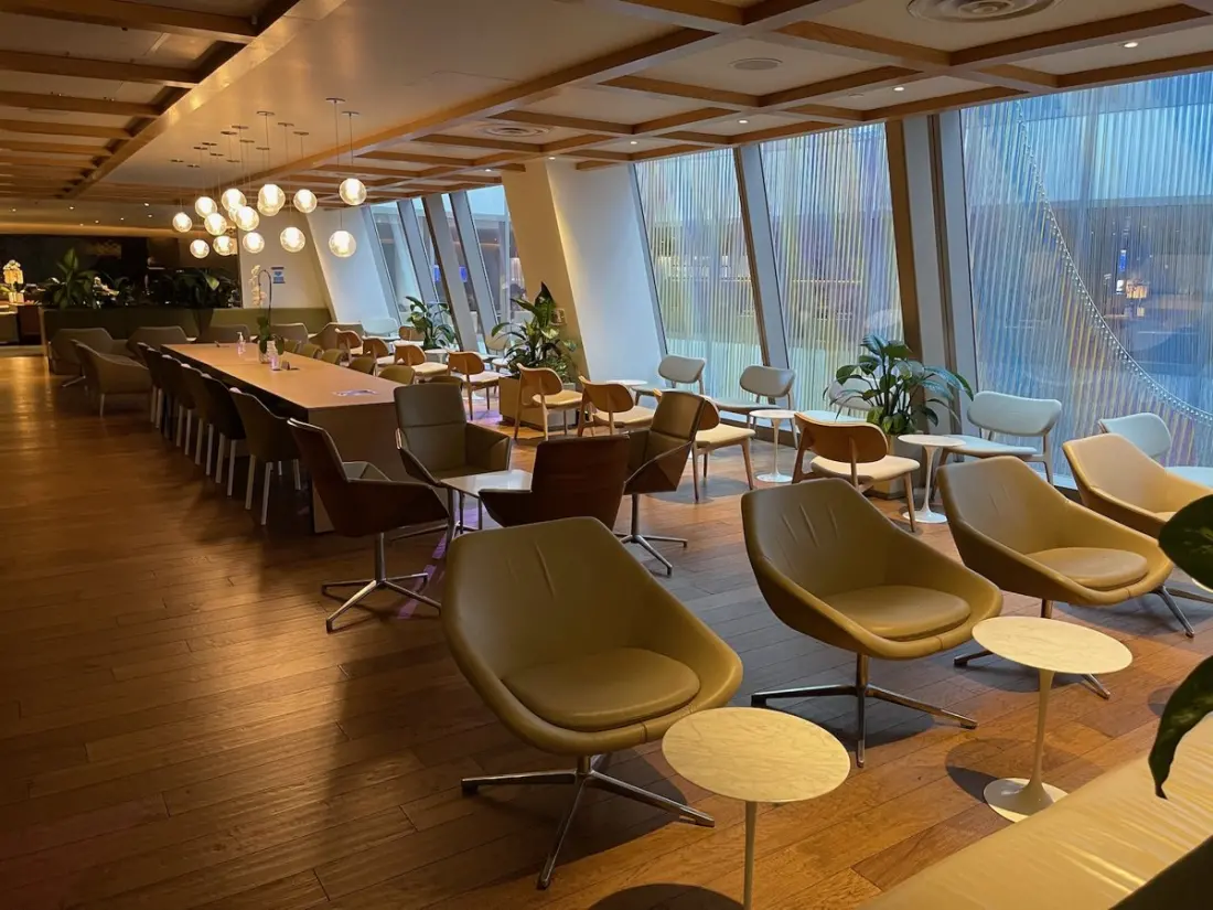LAX's Oneworld Lounge Gets a Refresh and Stays One of America's Best Business Class Lounges