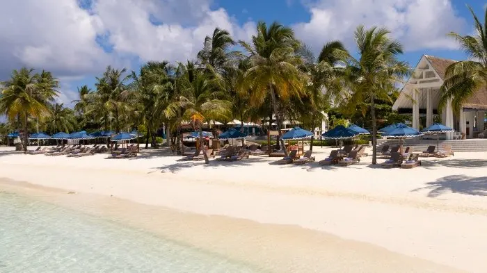 SunRay day club arrives in the Maldives: day passes from $30 at SAii Lagoon