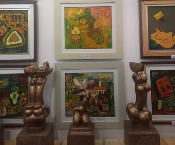 Three Siblings, One Legacy: Hanoi Exhibition Celebrates the Family of Painter Hồng Vân