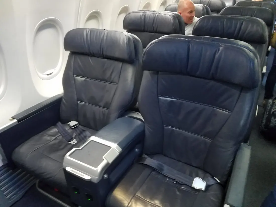 United Calls Paid Upgrades Nonrefundable — But Travellers Keep Getting Their Money Back Just by Asking