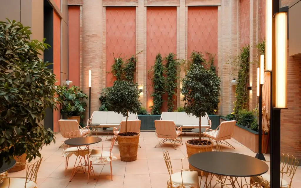 Serras Sevilla opens: a restored Aníbal González landmark at the Cathedral's doorstep