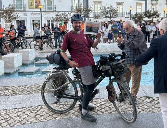Cycling home: Tavira's Miguel Figueira completes 17-month round-the-world bike trip