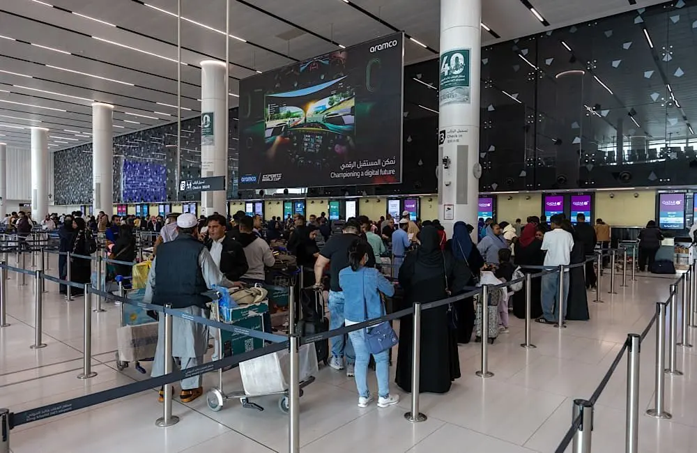 Saudi Arabia now on Australia's 'do not travel' list as airport attacks disrupt flights
