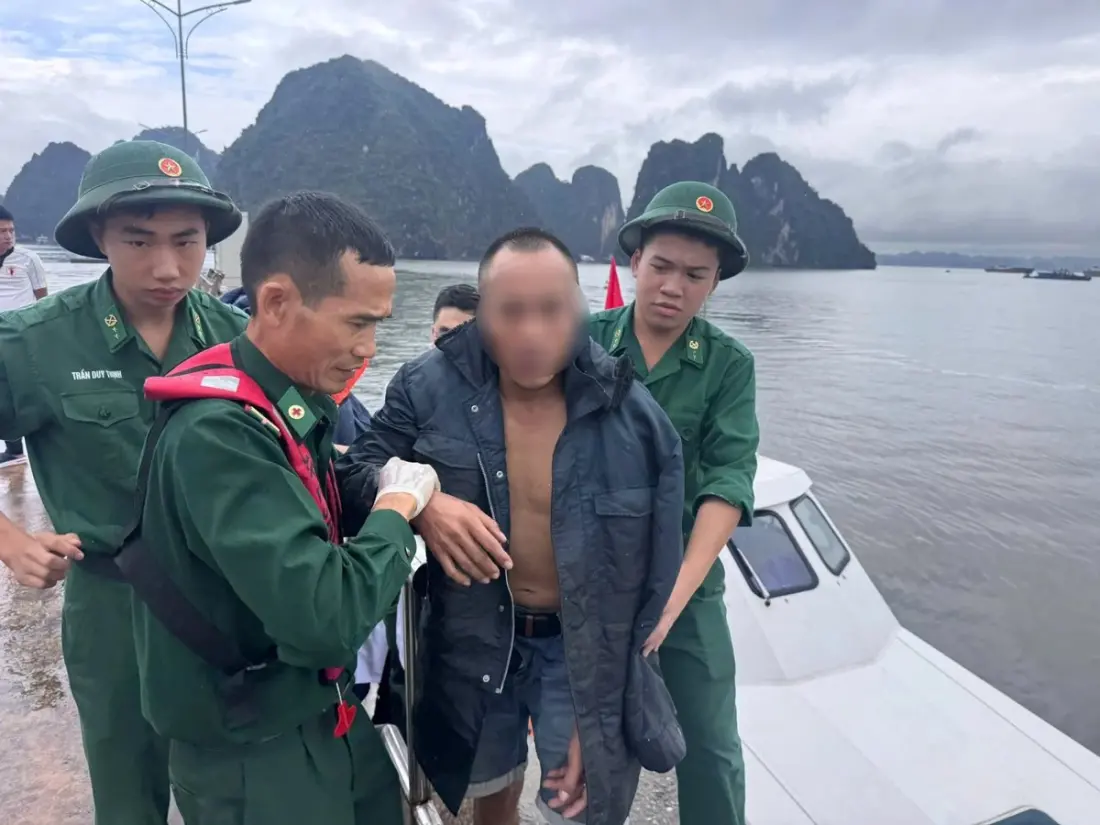 Fishing Boat Sinks Off Quang Ninh After Collision With Cargo Ship, One Fisherman Dead