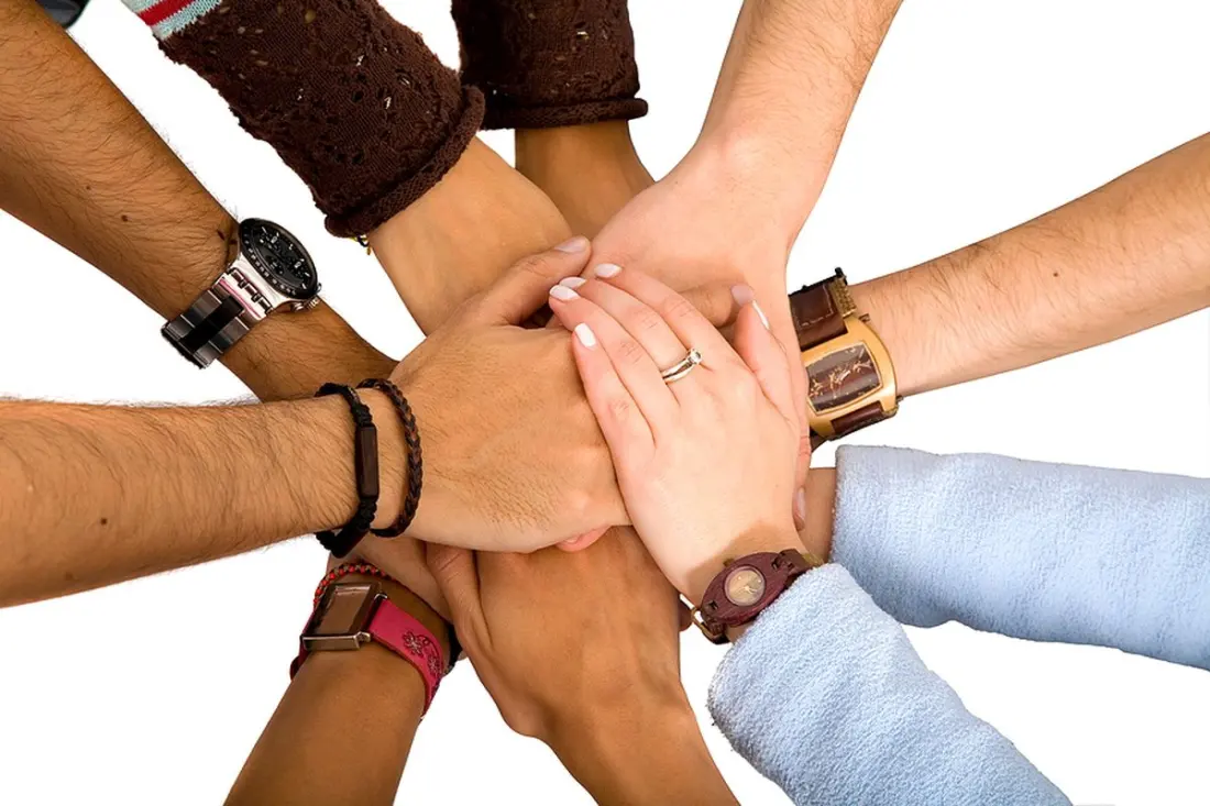 Getting the Greetings Right: A Primer on Social Etiquette in Mexico