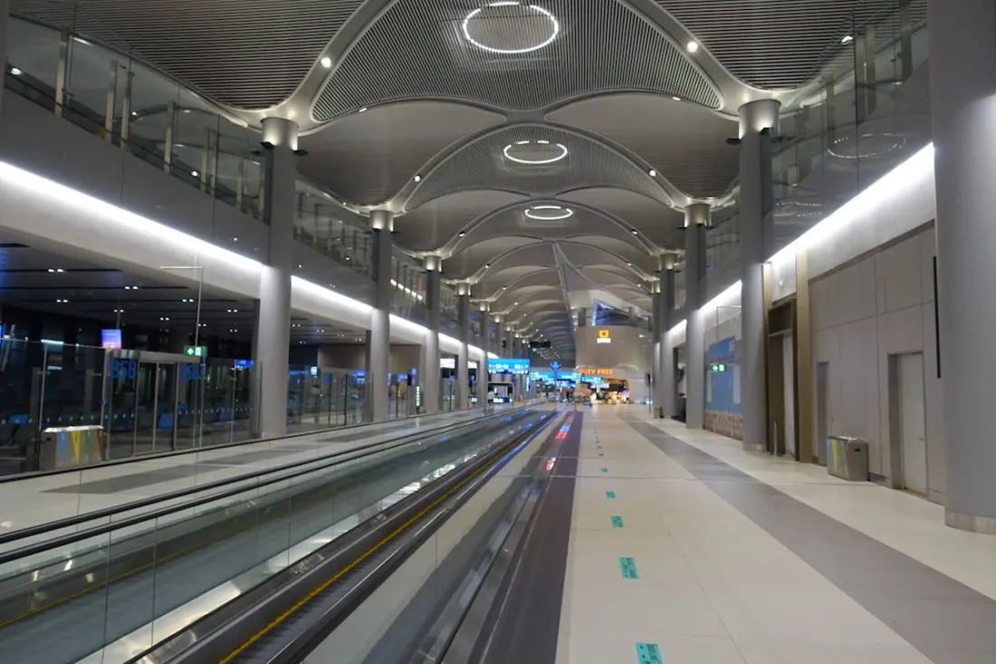 Connecting Through Istanbul Airport in a Wheelchair: What Really Happens on the Ground