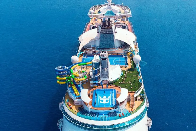 Hurricane Simon Forces Voyager of the Seas to Rework Mexican Riviera Cruise