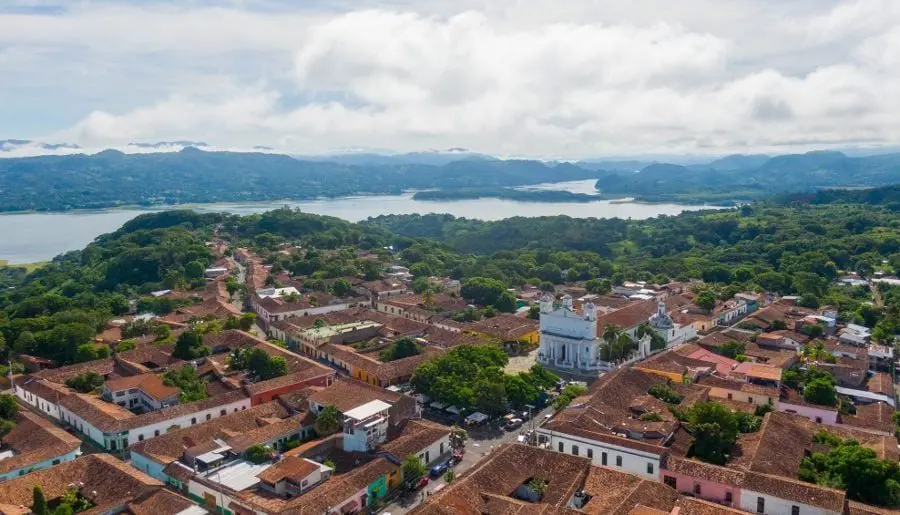 Suchitoto: El Salvador's Cobblestone Town of Flowers, Birds and Civil War Memory