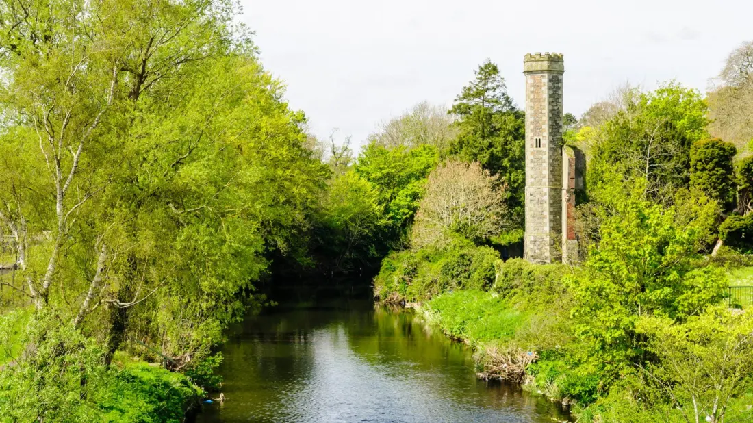 Antrim, Northern Ireland: Castle Gardens, Lakeside Golf and Easy Days Near Belfast