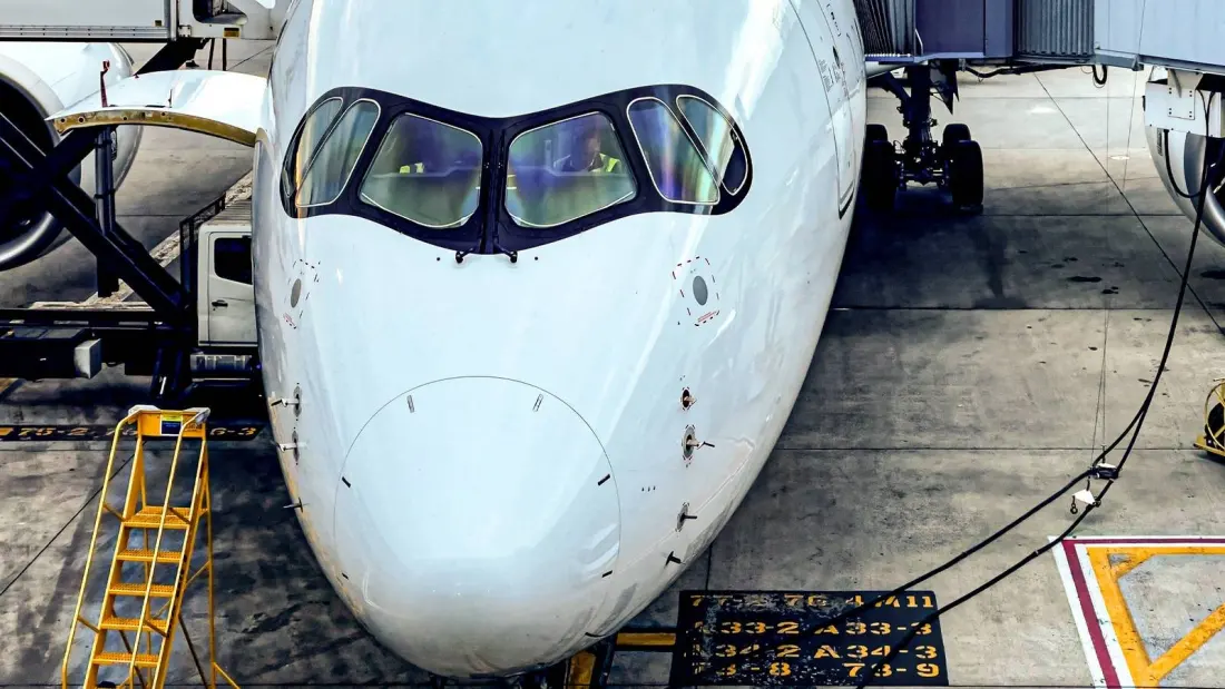 Inside Singapore Airlines' 19-Hour New York Flight: The Hidden Bunks Keeping Crews Awake (By Letting Them Sleep)