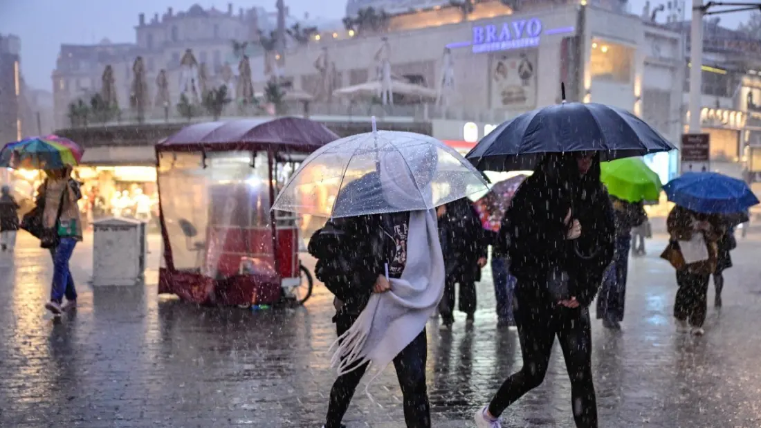 Istanbul stands still under record rain: traffic hits 89% and schools close