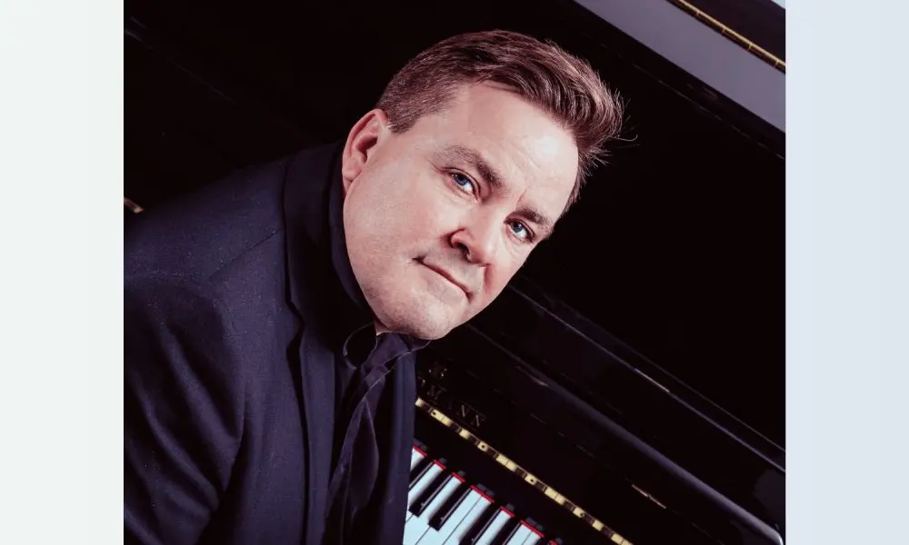 Piano nights in paradise: ex-Savoy pianist books a week at V Villas Maldives at Mirihi
