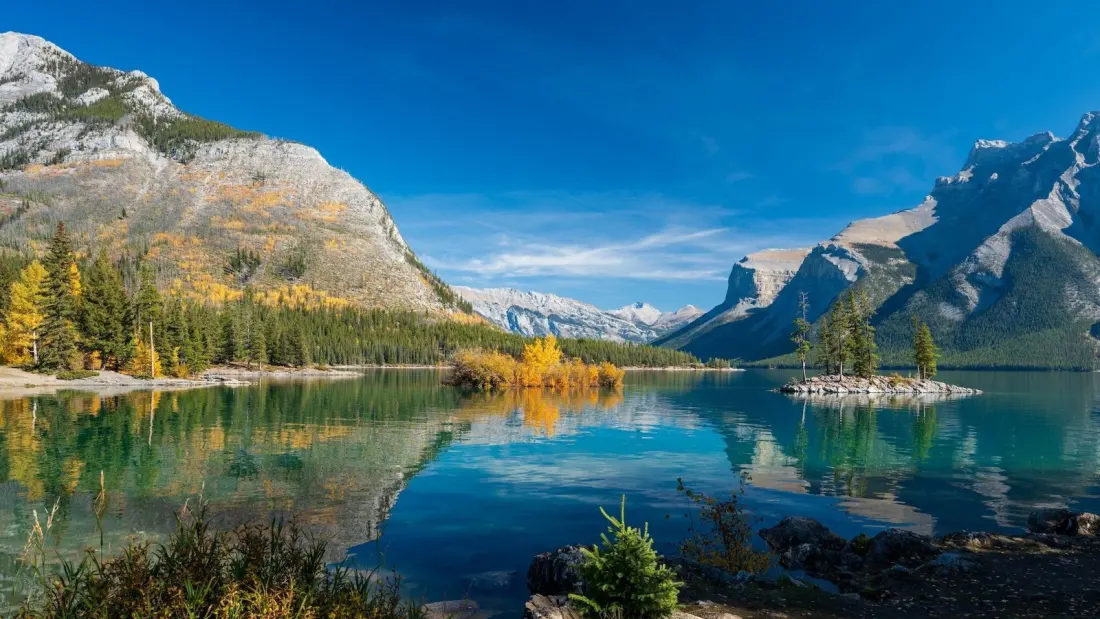 Ten Alberta lakes to hit before the ice takes over this fall