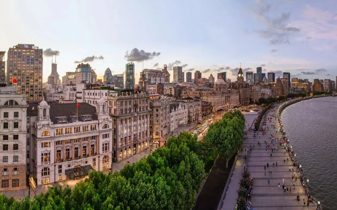 Shanghai's Bund Sightseeing Tunnel: the strangest way to cross the Huangpu