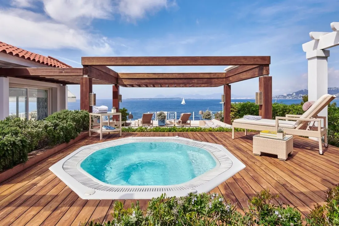Hotel du Cap-Eden-Roc bans photo shoots after diners arrive with suitcases of outfits