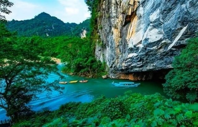 Quảng Trị's 2026 Culture and Tourism Week: hot-air balloons, cave country and a week of local flavour