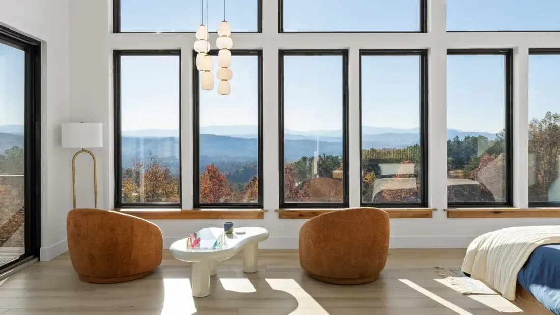 Fall Foliage From Bed: 14 US Airbnbs Built for Leaf Season