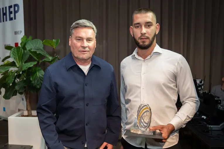 Omiš Boatman Who Rescued 60 People From August Wildfire Honoured for Bravery