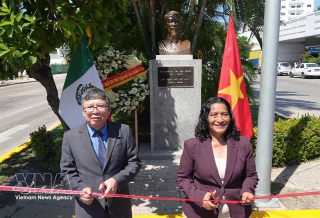 Ho Chi Minh's Restored Bust Returns to Acapulco's Seafront Promenade