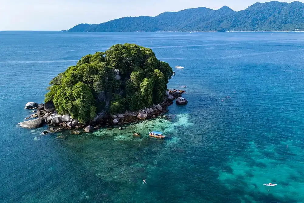 Indian tourist dies in ladder fall after intro dive off Tioman Island