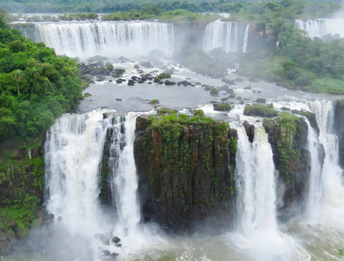 Iguazú Falls briefly shuts as river flow hits six times its average