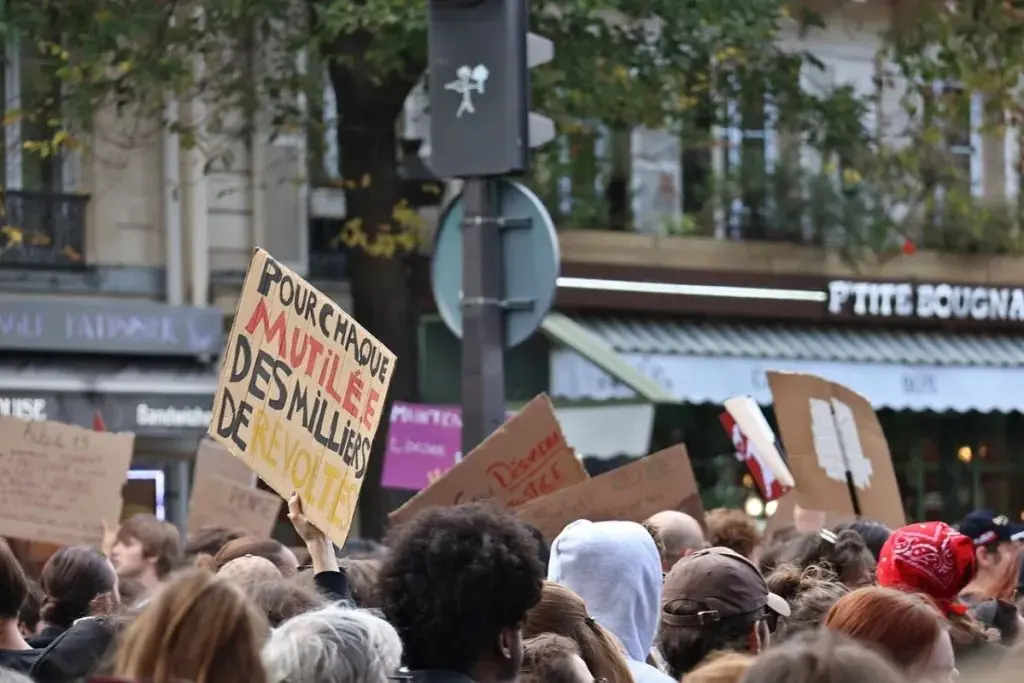 France Protests Close the Louvre: What Travellers Need to Know