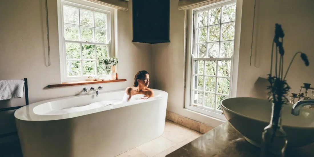How a Hotel 'Bath Butler' Builds the Perfect Soak — and How to Copy It at Home