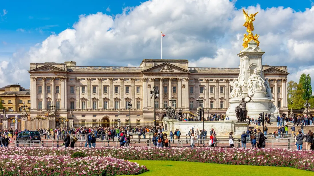 What Not to Bring Into Buckingham Palace: 10 Items Security Will Take Off You