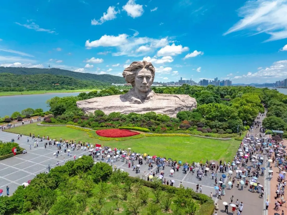 Chasing Chairman Mao: A Guide to China's Biggest Statues of the Great Helmsman