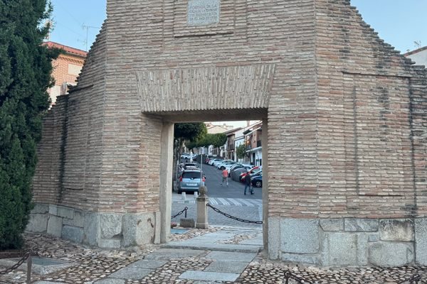 A Royal Honeymoon Doorway Rises Again in Navalcarnero