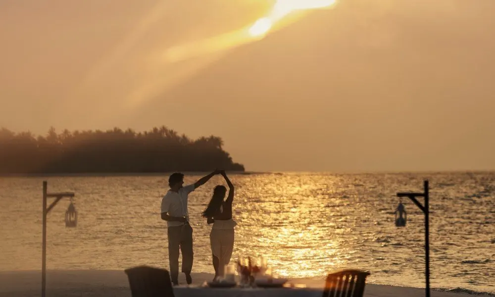 Banyan Tree Vabbinfaru turns the festive season into an underwater garden of coral, culture and countdowns