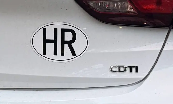 Driving a Croatian car abroad? When you need an HR sticker (and when you don't)
