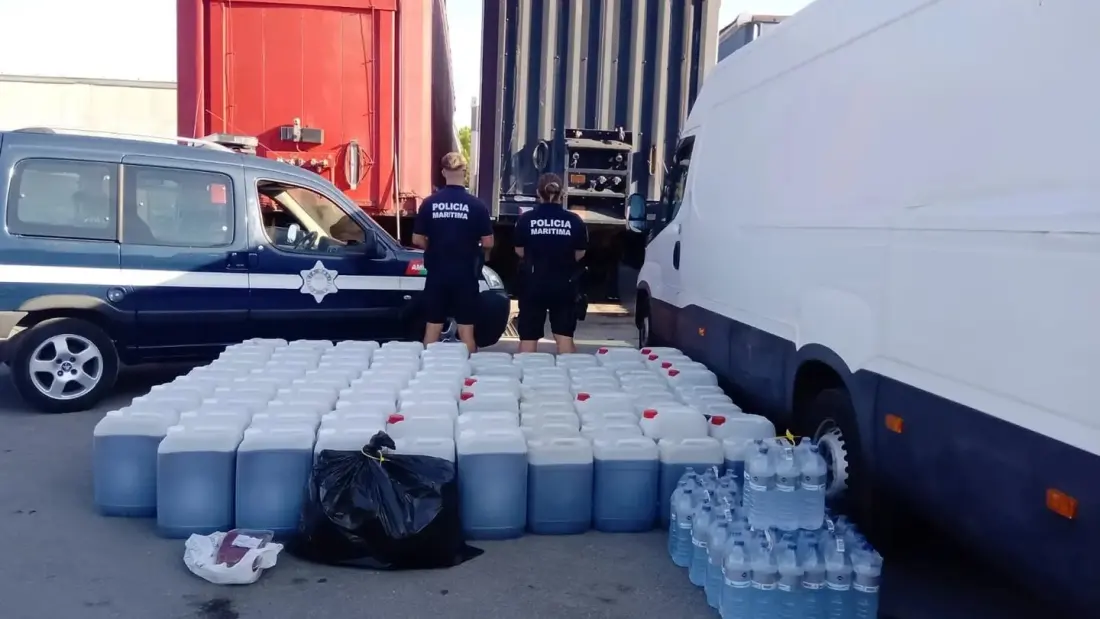 Fuel seizures pile up on the Tejo: police find 99 jerrycans in Cacilhas
