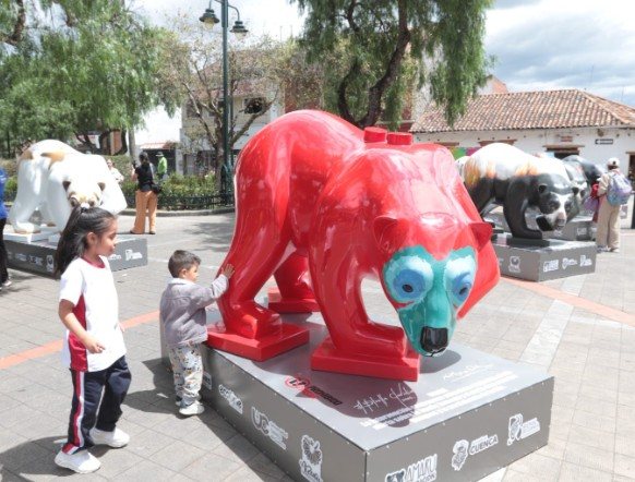 Cuenca's colada morada season, bear sculptures and a cemetery where the dead talk back
