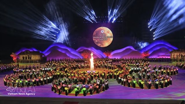 Mường Lò Festival 2026: 2,026 dancers, one giant Xòe circle in Vietnam's northwest