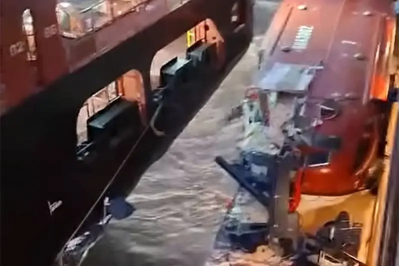 Mein Schiff 3 Hits Cargo Ship While Leaving Bremerhaven in High Winds