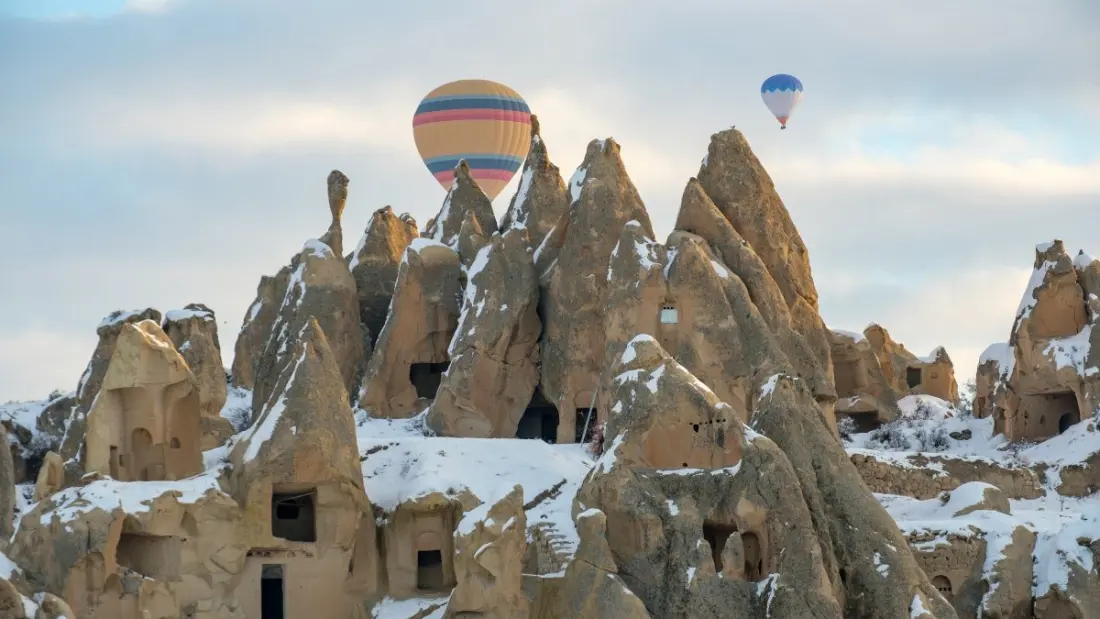 Fairy chimney collapse at Göreme Open-Air Museum injures visitors in Cappadocia