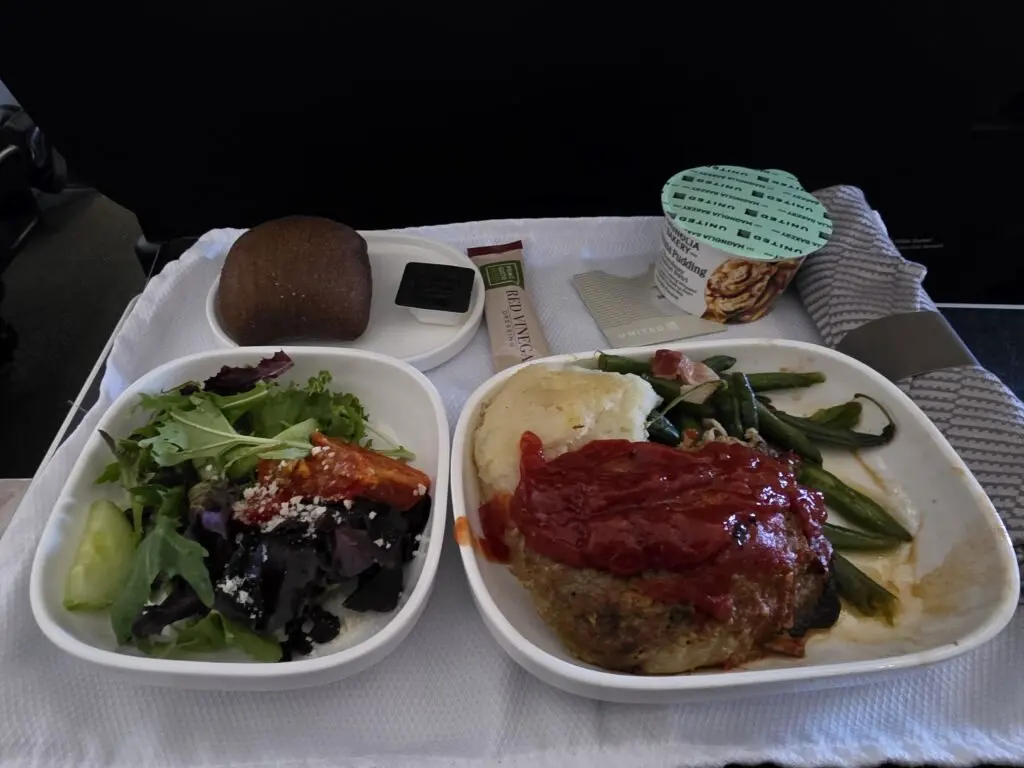 United Now Outspends Delta On In-Flight Food — But The Numbers Are More Complicated Than That